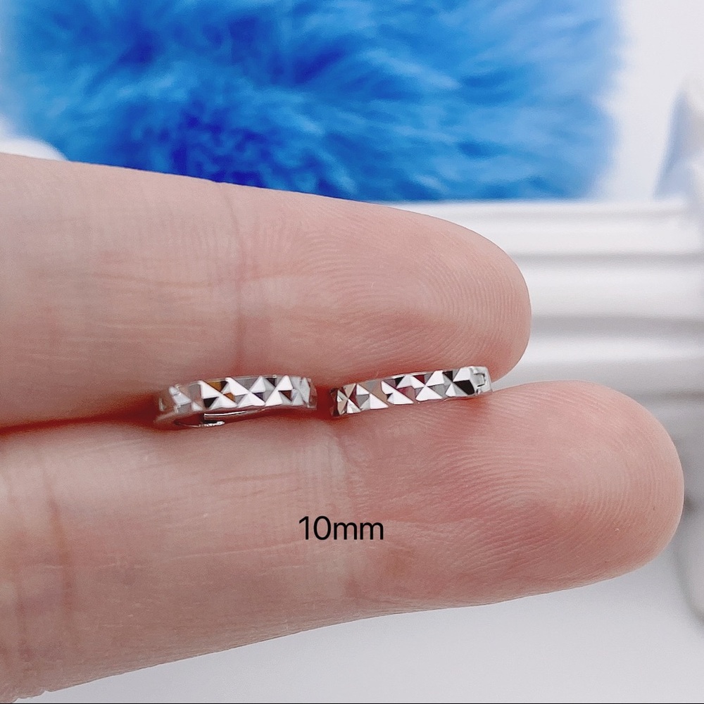Silver Diamond Cut Hoops Earrings/Cartilage Hoops- 10mm Silver SH037